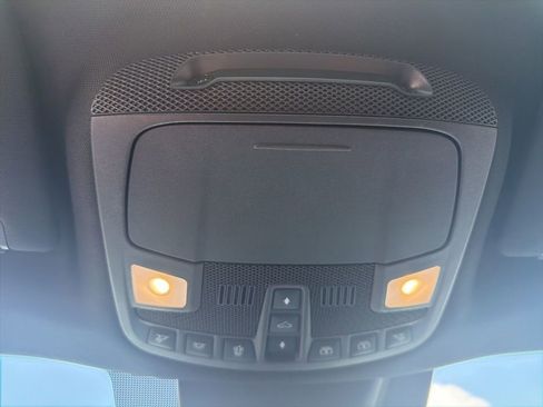 Used 2021 Ford Expedition XLT image 18