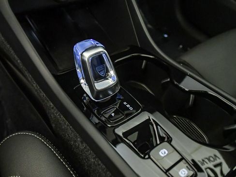 Certified 2026 Volvo XC40 B5 Plus AWD/4WD image 21