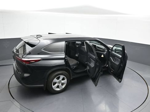 Certified 2025 Toyota Highlander LE AWD/4WD image 46