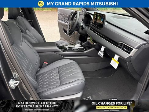 New 2026 Mitsubishi Outlander SEL Black Edition AWD/4WD image 16