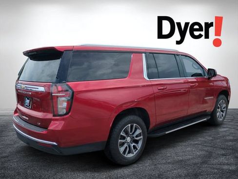 Used 2022 Chevrolet Suburban LT w/ LT Signature Plus Package AWD/4WD image 3