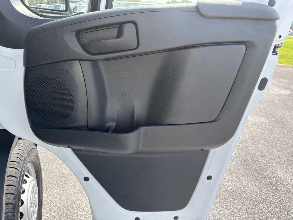 Used 2025 RAM ProMaster 2500 w/ Convenience Group FWD image 13