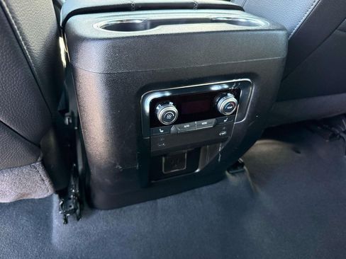 Used 2025 GMC Yukon XL Denali AWD/4WD image 15