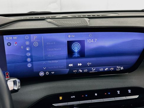 Used 2025 Buick Enclave Preferred FWD image 21