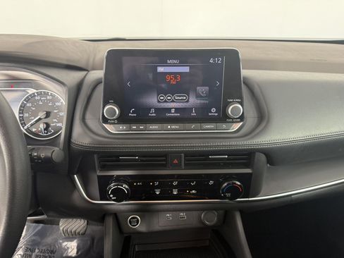 Used 2023 Nissan Rogue S FWD image 18