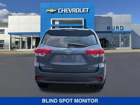 Used 2018 Toyota Highlander XLE w/ Carpet Mat Package (TMS) AWD/4WD image 5
