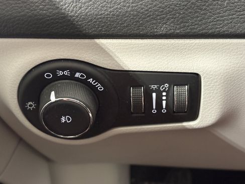 Used 2021 Jeep Compass Limited w/ Sun and Sound Group AWD/4WD image 21