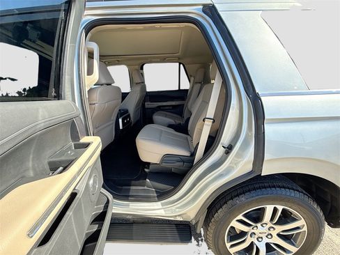 Used 2024 Ford Expedition XLT image 25