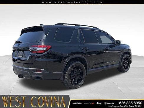 Used 2023 Honda Pilot Touring image 11