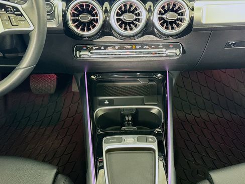 Used 2024 Mercedes-Benz GLB 250 4MATIC image 33