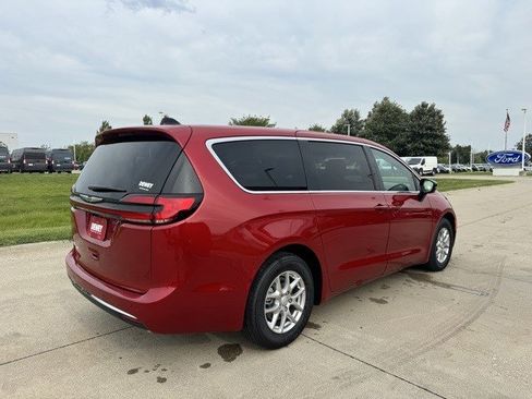 New 2026 Chrysler Pacifica Select image 7