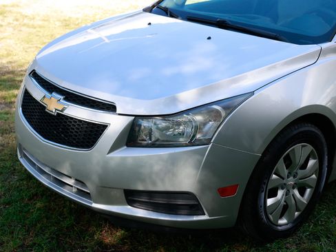 Used 2014 Chevrolet Cruze LS image 29