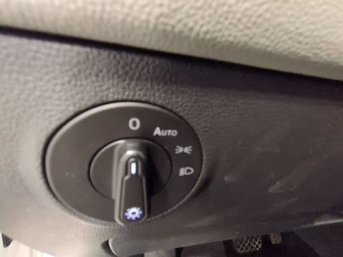 Used 2022 Volkswagen Taos SE image 13