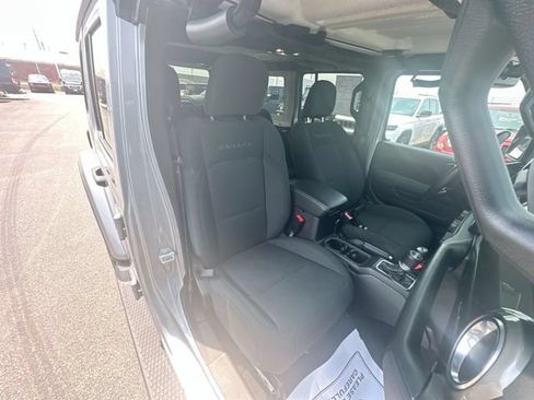 Used 2019 Jeep Wrangler Unlimited Sahara AWD/4WD image 26