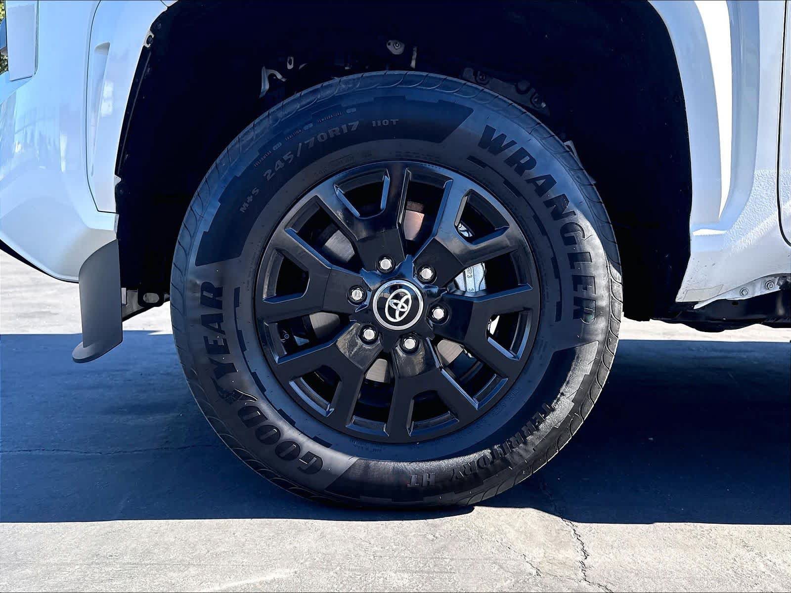 Used 2025 Toyota Tacoma SR5 AWD/4WD image 12