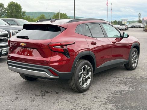 Used 2025 Chevrolet Trax LT FWD image 5
