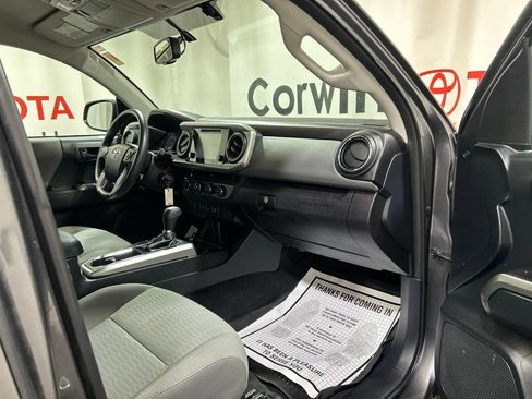 Used 2017 Toyota Tacoma SR5 w/ Tow Package AWD/4WD image 12