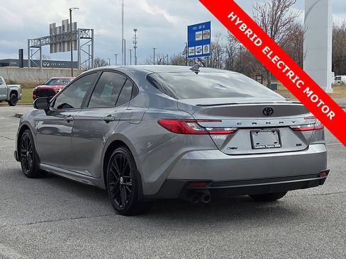 Used 2025 Toyota Camry SE w/ Convenience Package image 4