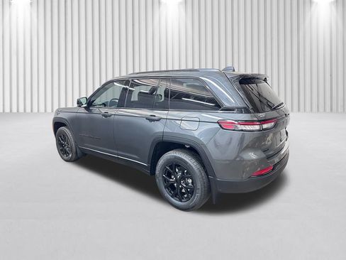 New 2025 Jeep Grand Cherokee Laredo image 7