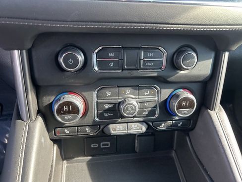 Used 2024 Chevrolet Suburban LT image 24