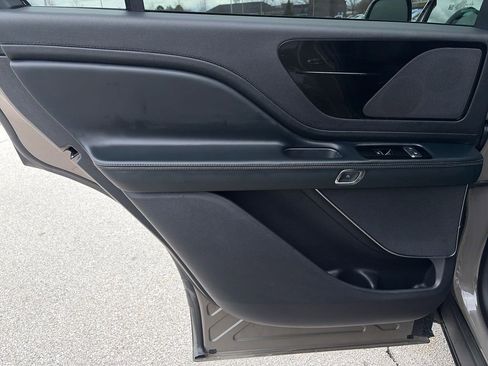 Used 2025 Lincoln Aviator AWD image 28