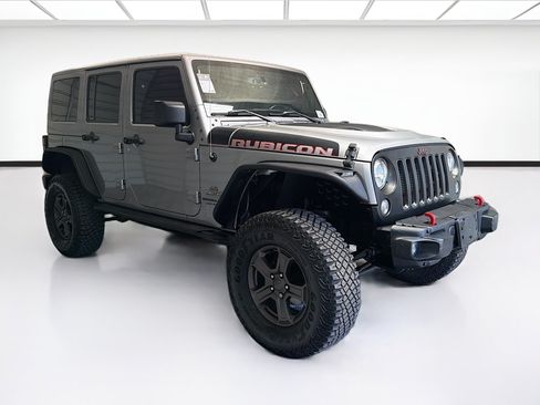 Used 2018 Jeep Wrangler Unlimited Rubicon AWD/4WD image 3