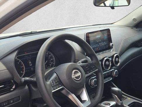 Used 2024 Nissan Sentra SV FWD image 9