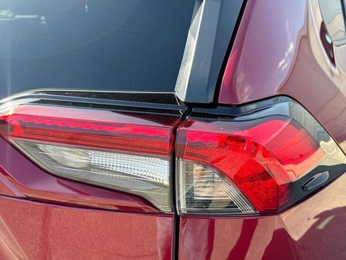 Used 2021 Toyota RAV4 XLE w/ Convenience Package AWD/4WD image 33