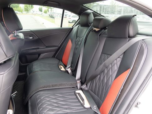 Used 2017 Honda Accord Sport image 32