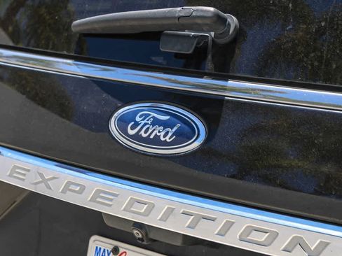 Used 2019 Ford Expedition Limited w/ Equipment Group 302A AWD/4WD image 11
