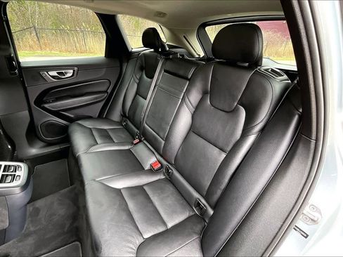 Used 2018 Volvo XC60 T5 Inscription w/ Convenience Package image 21