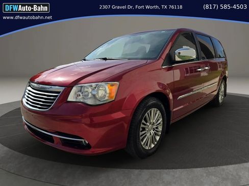 Used 2014 Chrysler Town & Country Touring-L w/ Driver Convenience Group FWD image 1
