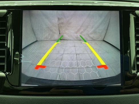 Used 2018 Chrysler Pacifica Touring-L FWD image 33