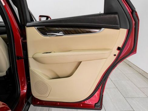 Used 2019 Cadillac XT5 FWD image 43