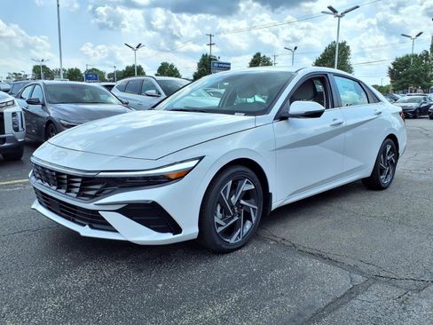 New 2025 Hyundai Elantra Limited image 3