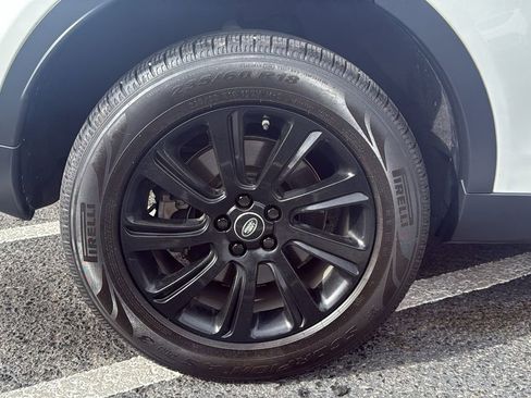 Used 2018 Land Rover Discovery Sport SE AWD/4WD image 14