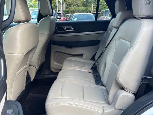 Used 2018 Ford Explorer XLT w/ Equipment Group 202A AWD/4WD image 12