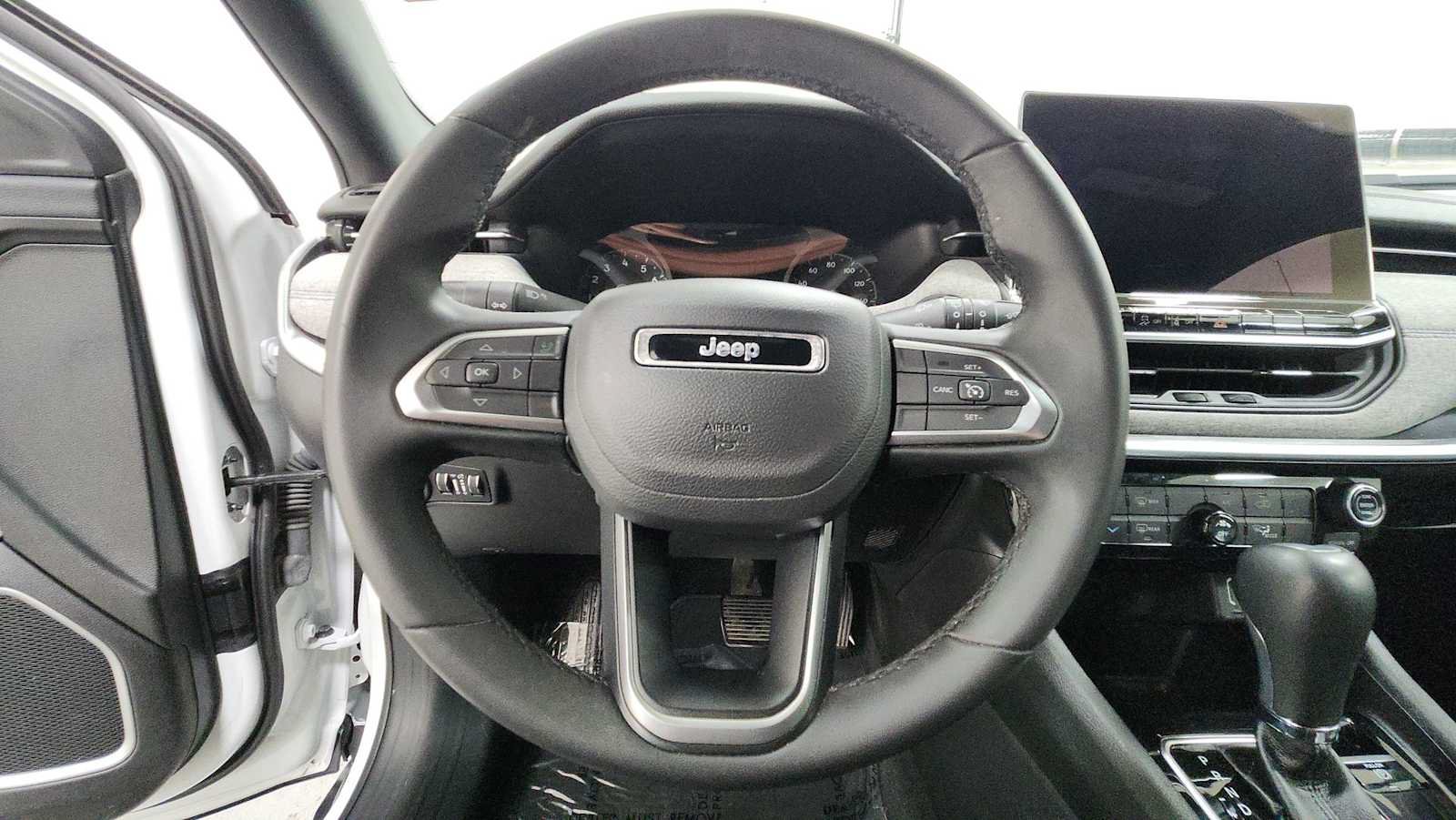 Used 2024 Jeep Compass Latitude AWD/4WD image 16