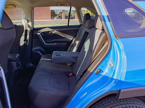 Used 2021 Toyota RAV4 LE FWD image 15