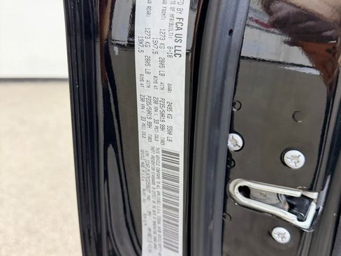 Used 2019 Jeep Cherokee Overland w/ Technology Group image 65