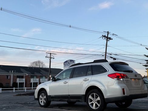 Used 2013 Subaru Outback 2.5i Premium image 3
