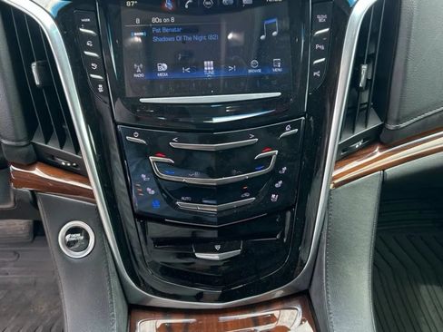 Used 2018 Cadillac Escalade 2WD image 16