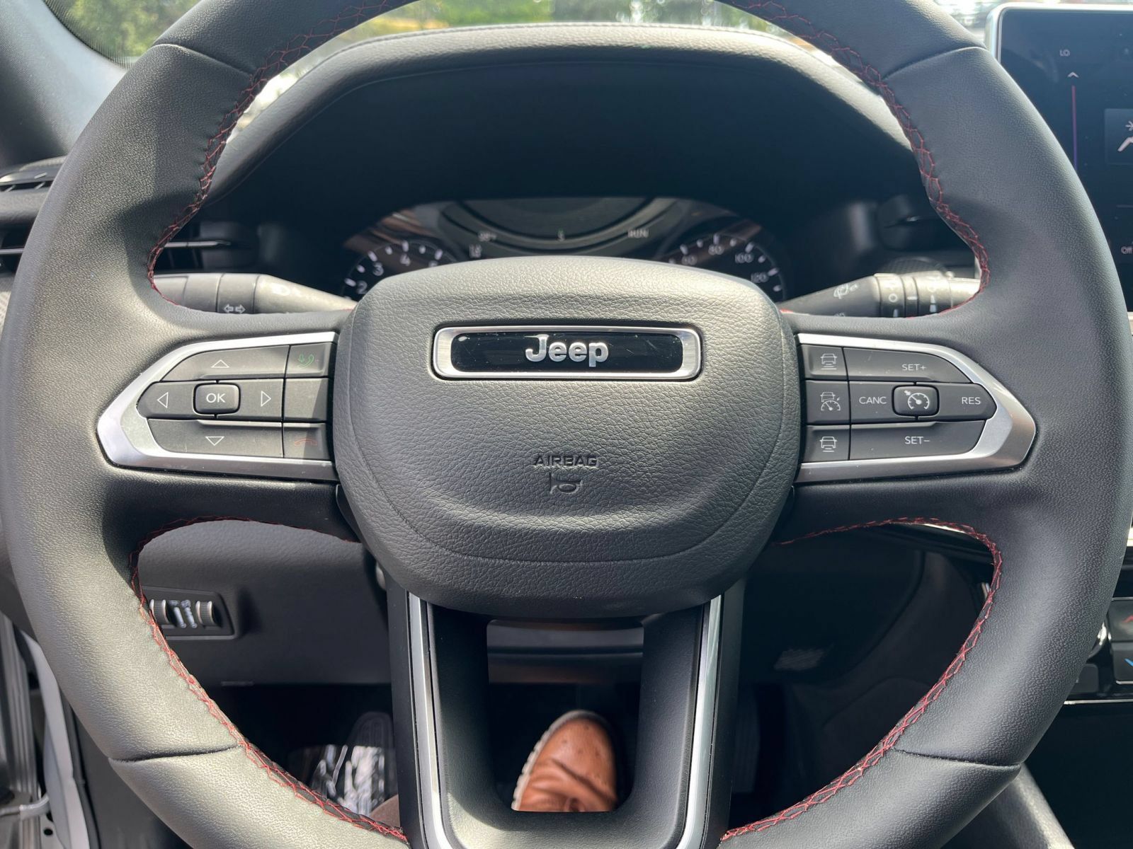 Used 2025 Jeep Compass Trailhawk AWD/4WD image 27