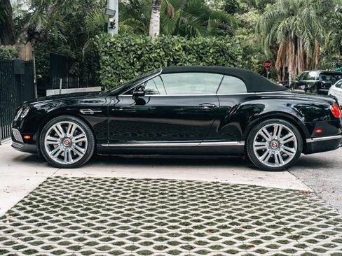 Used 2017 Bentley Continental GT image 1