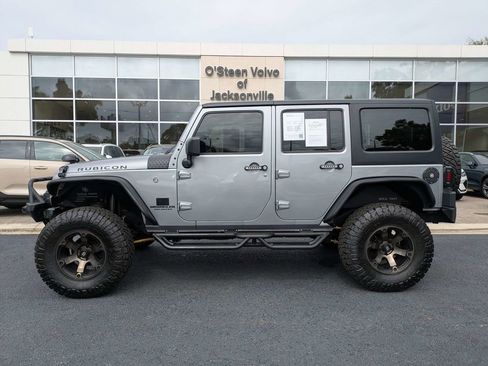Used 2017 Jeep Wrangler Unlimited Rubicon w/ Connectivity Group image 3