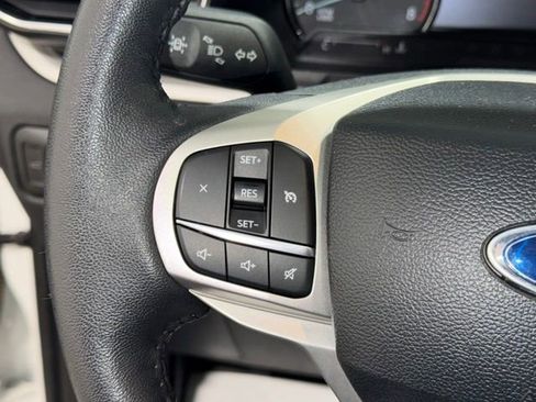 Used 2024 Ford Explorer XLT w/ Equipment Group 202A AWD/4WD image 18