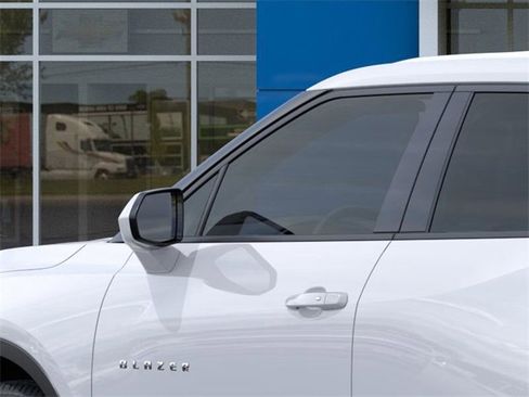 New 2025 Chevrolet Blazer LT image 12
