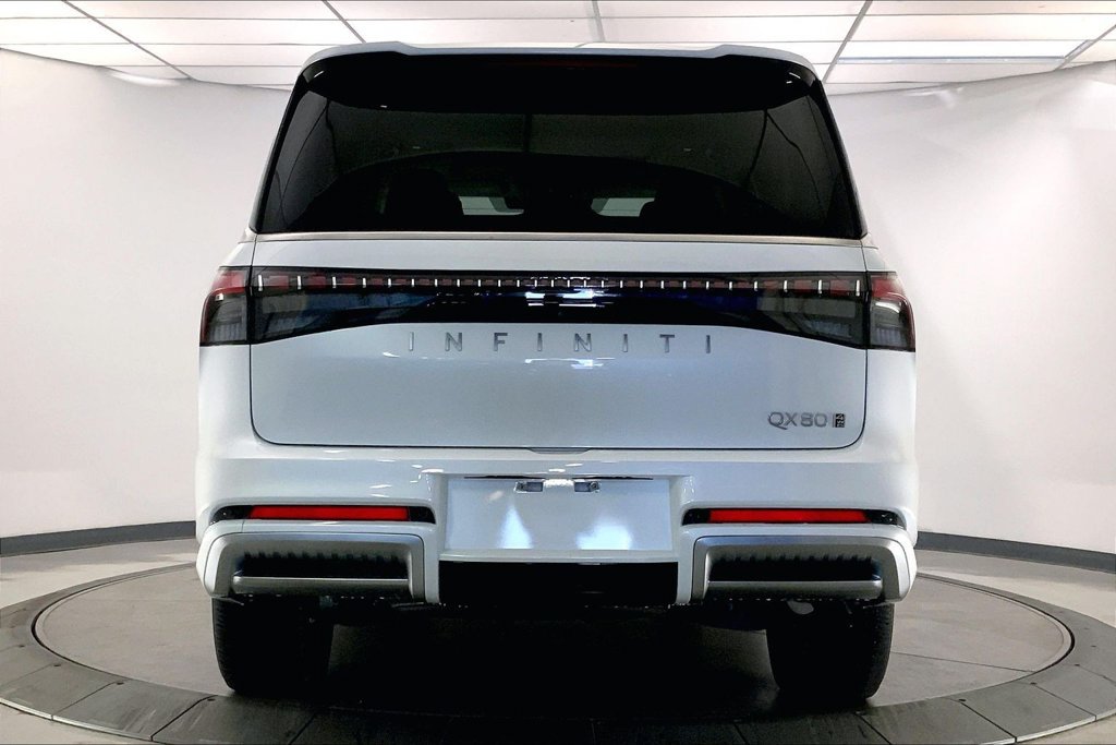 Used 2025 INFINITI QX80 Luxe AWD/4WD image 3