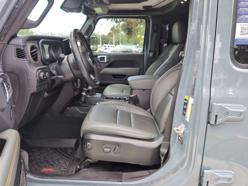 Used 2024 Jeep Gladiator Mojave AWD/4WD image 16