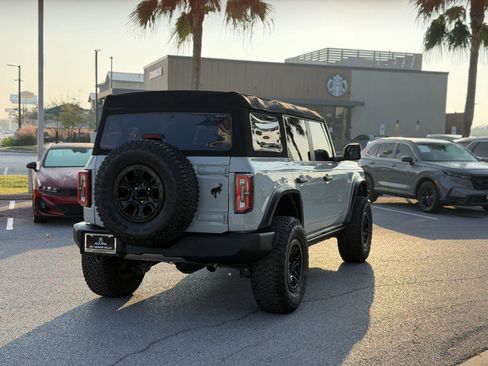 Used 2023 Ford Bronco Wildtrak image 19